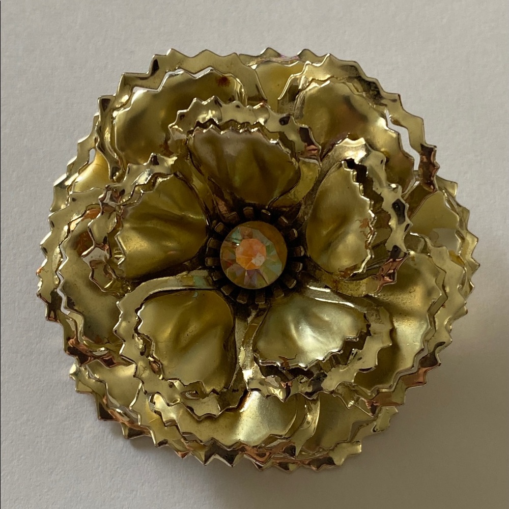 Vintage Women’s Costume Jewelry Gold Tone Rhinestone Brooch No Markings Preowned